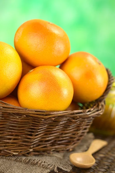 Basket of Grapefruit — Stock Photo, Image