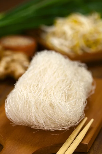 Raw Rice Noodles — Stock Photo, Image