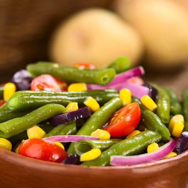 Salada de feijão verde colorido — Fotografia de Stock