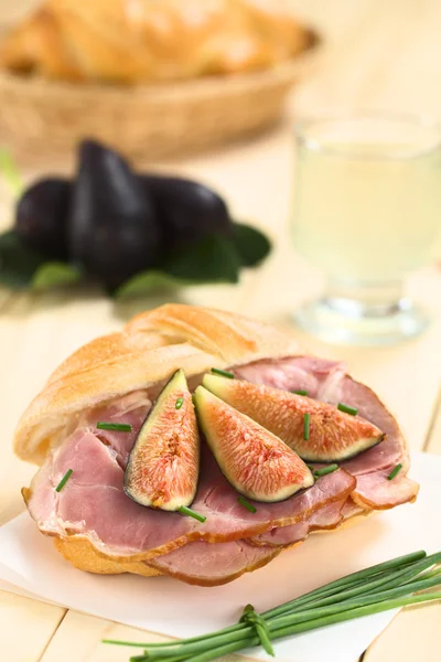 Fig and Ham Sandwich — Stock Photo, Image