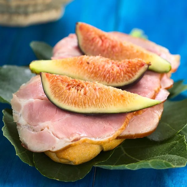 Roti Lapis Fig dan Ham — Stok Foto