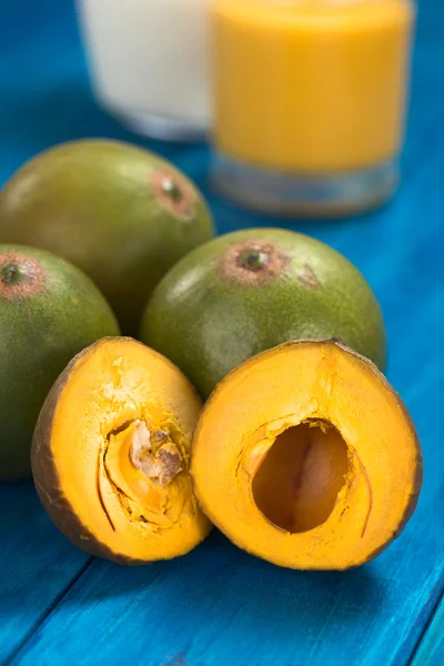 Fruto peruano chamado Lucuma — Fotografia de Stock