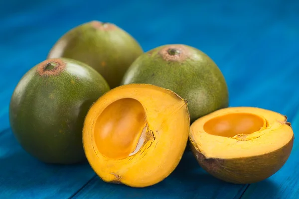 Peruanische Frucht namens Lucuma — Stockfoto