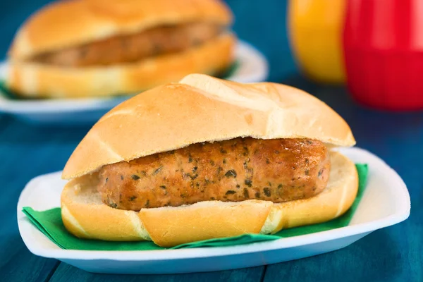 Bratwurst frito en Bun — Foto de Stock