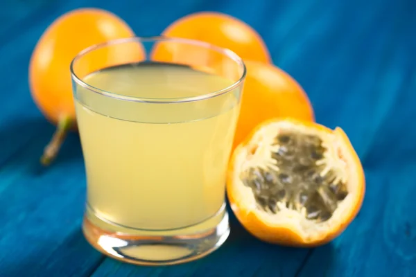 Söt granadilla juice — Stockfoto