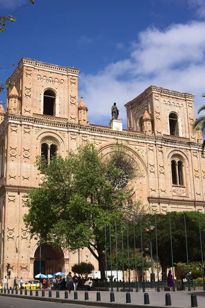 Nieuwe kathedraal in cuenca, ecuador — Stockfoto
