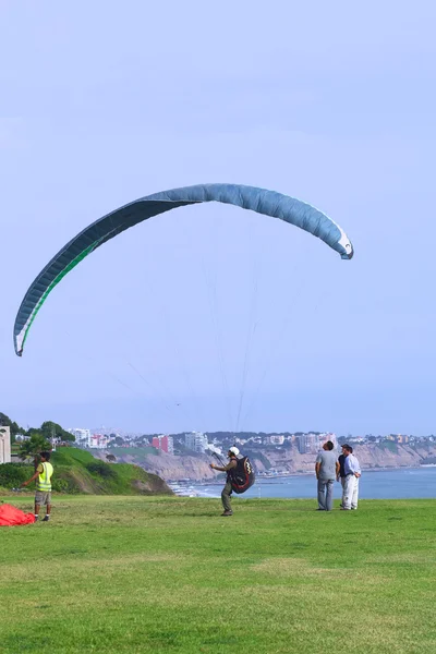 Paralotniarstwo w miraflores, lima, peru — Zdjęcie stockowe