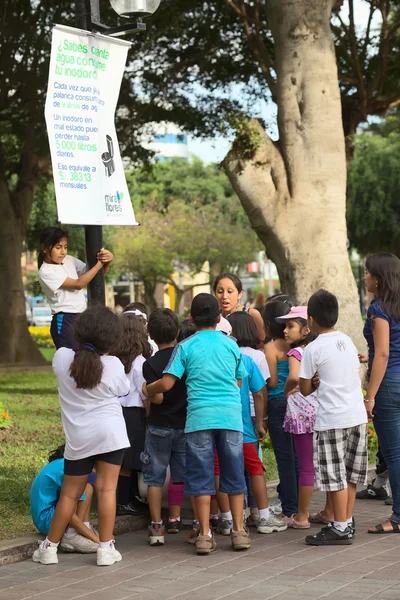 Informing About Water Usage in Miraflores, Lima, Peru — Stock Photo, Image