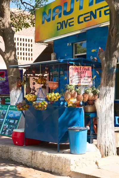 Gyümölcs lé állni taganga, Kolumbia — Stock Fotó