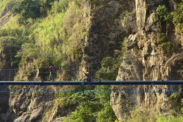 Working on Pipe Near Banos, Ecuador — Stock Photo, Image