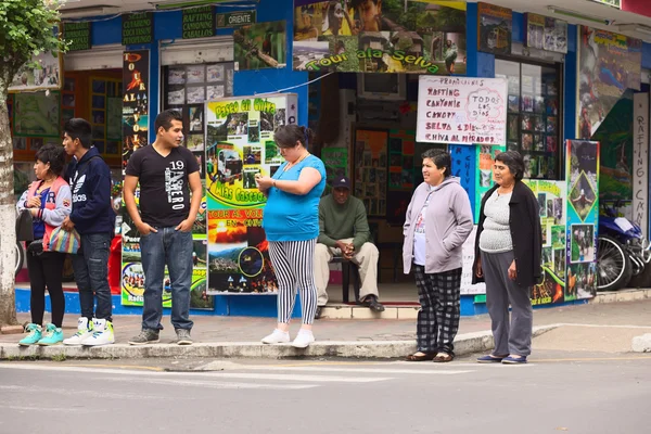 旅游经营商在厄瓜多尔巴尼奥斯 — 图库照片