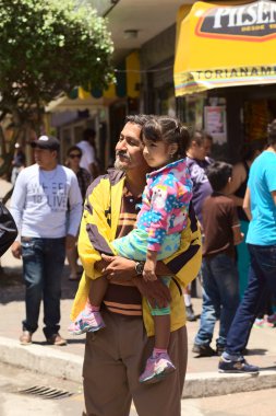 seyirci karnaval geçit töreninde banos, ecuador