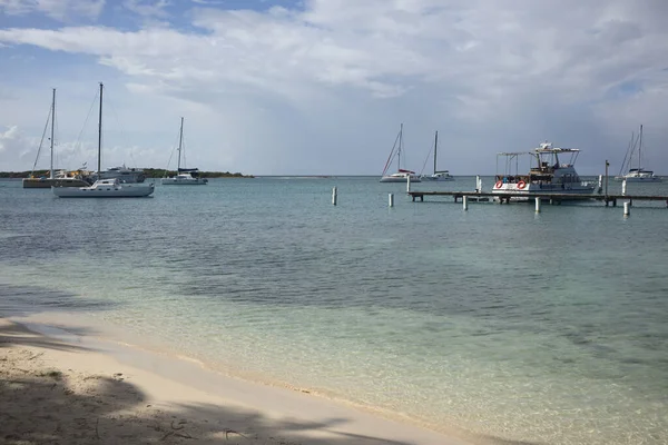 Oranjestad Aruba Dicembre 2021 Catamarani Locali Crociera Motoscafi Locali Ancorati — Foto Stock