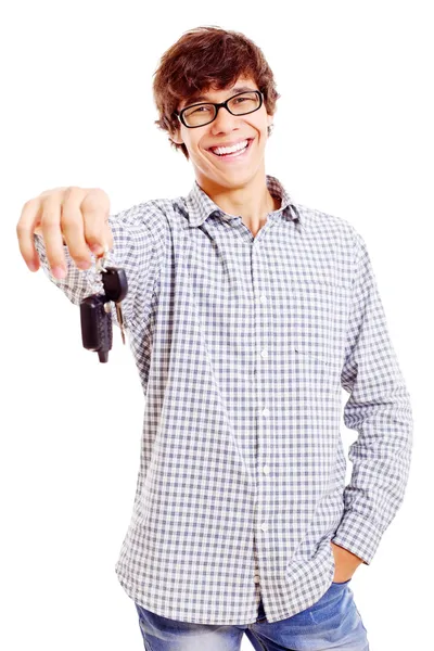 Araba anahtarları ile genç adam — Stok fotoğraf