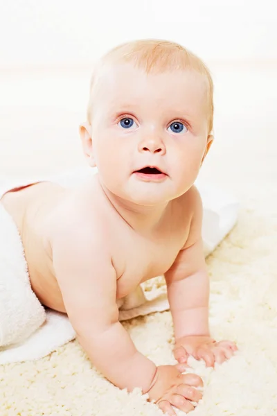 Schattig peuter met blauwe ogen — Stockfoto