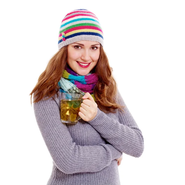 Menina sorridente com xícara de chá — Fotografia de Stock