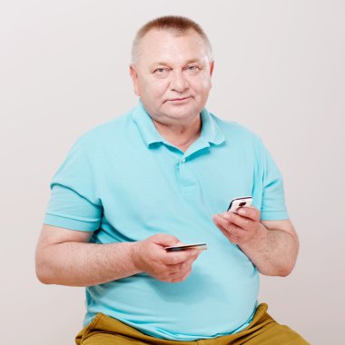 Komuta sizde beyaz üzerinde cep telefonu ile ödeme