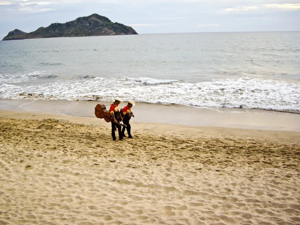 Mariachi musicians stroll to next venue — Stock Photo, Image