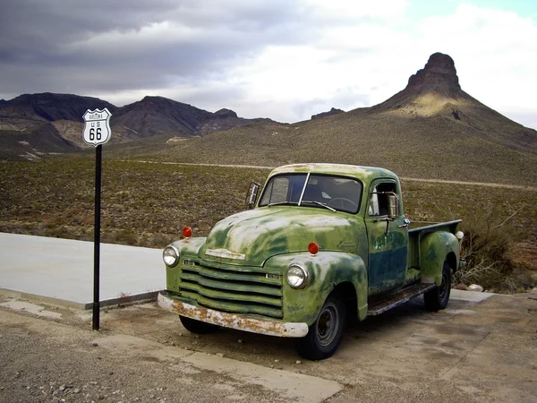 Camion Chevrolet verde vintage — Foto Stock