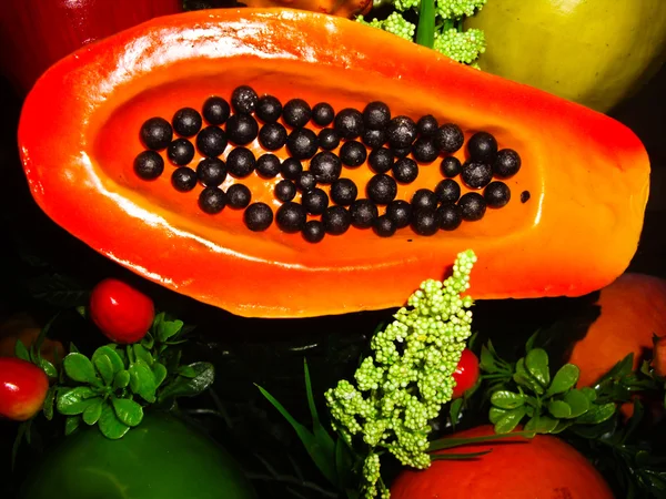 Oäkta frukt display — Stockfoto