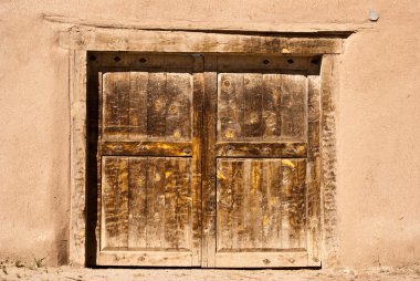 adobe duvar eski kapı