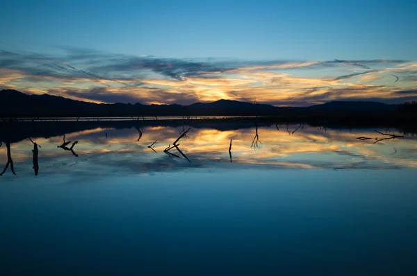 Calm lake at sunset — Stock Photo, Image