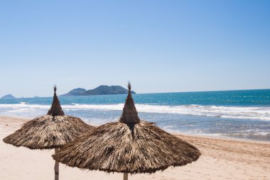 iki palapas boş mexican Beach