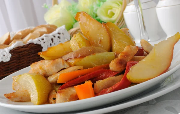 Salade van kip en peren — Stockfoto
