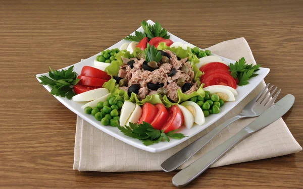 Tonfisk sallad och grönsaker — Stockfoto