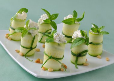Canapés with salami