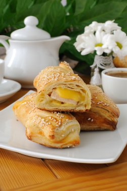 jambon ve peynirli puf böreği dışarı rulo