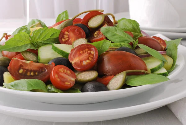 Салат из летних овощей — стоковое фото