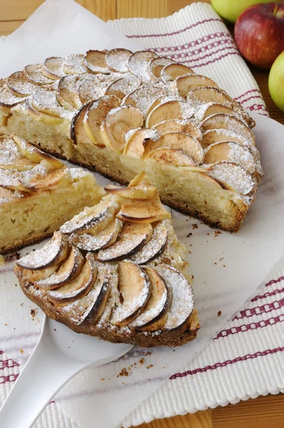 Torta con mele e cannella — Foto Stock