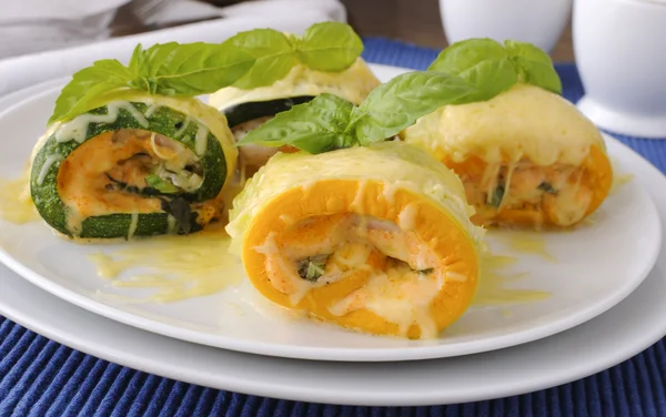 Zucchini rolls stuffed with cheese — Stock Photo, Image
