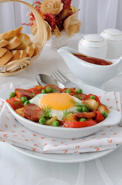 Stew with sausage and egg — Stock Photo, Image