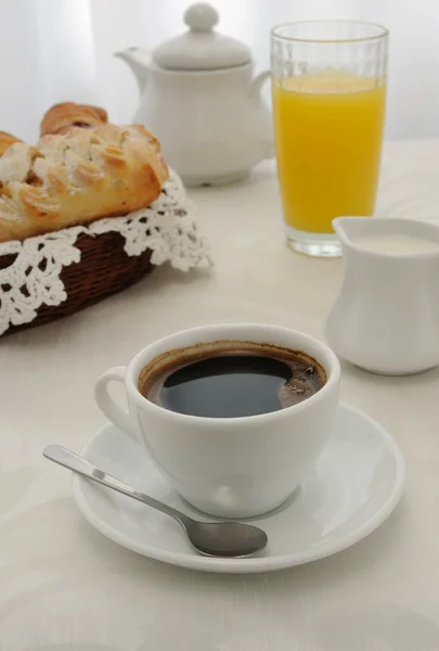 Taza de café por la mañana con pasteles —  Fotos de Stock