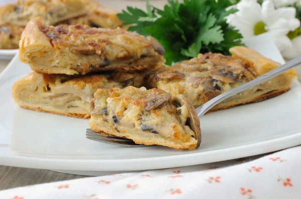 A piece of the pie with mushrooms — Stock Photo, Image