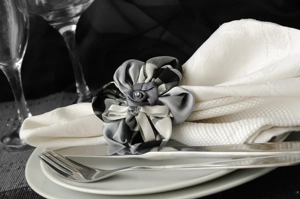 Decorative folded napkin on a plate with cutlery — Stock Photo, Image