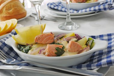 Somon patates ve ıspanak krem sos ile