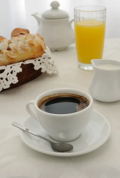 Ochtend kopje koffie met gebak — Stockfoto