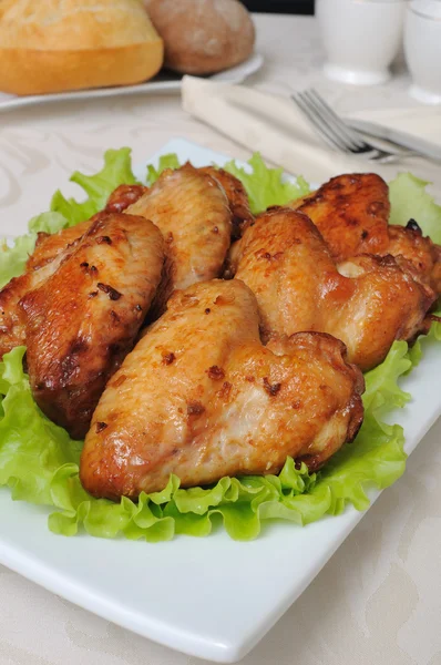 Baked chicken wings with garlic — Stock Photo, Image