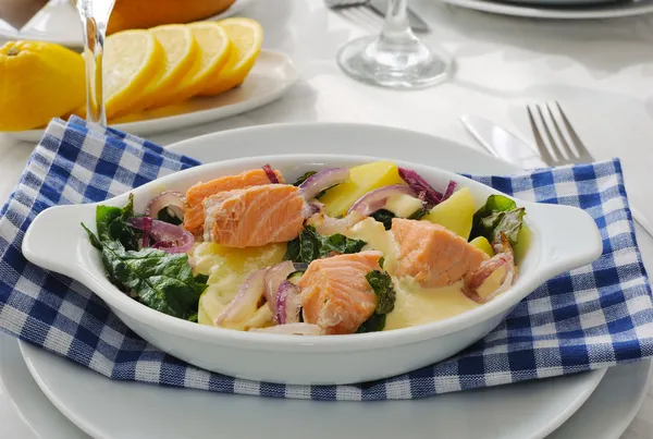 Salmon with potatoes and spinach cream sauce — Stock Photo, Image