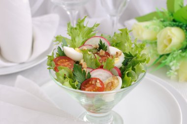 bıldırcın yumurtası ile yaz sebze salatası