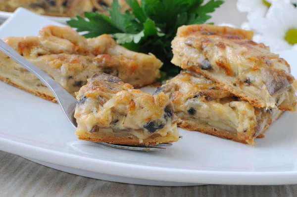 A piece of the pie with mushrooms — Stock Photo, Image