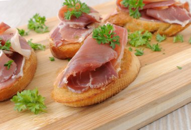 Yumurtalı jambon tedavi ile