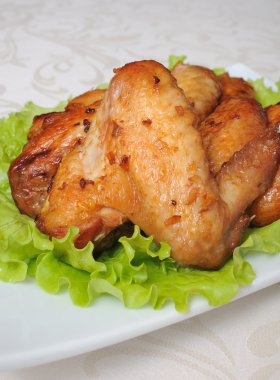 Sarımsaklı tavuk kanadı.