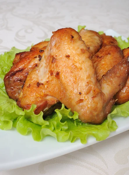 Baked chicken wings with garlic — Stock Photo, Image