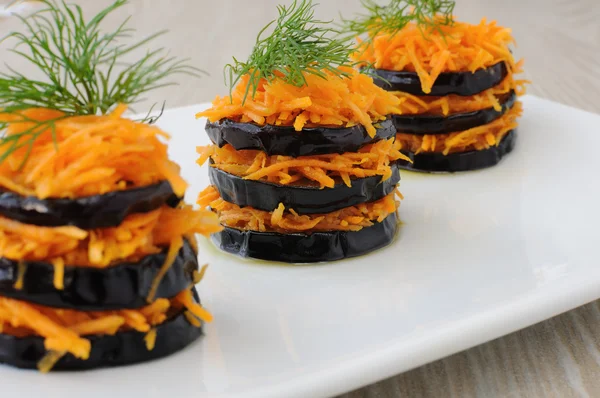 Fried eggplant with carrots — Stock Photo, Image