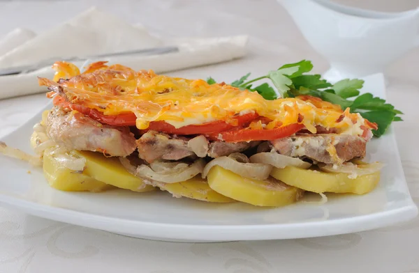 Vlees en kaas met aardappelen — Stockfoto