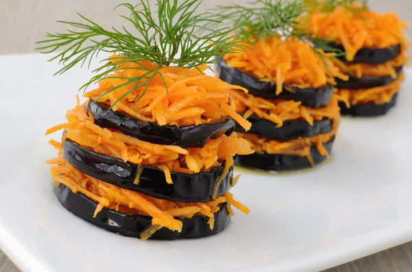 Fried eggplant with carrots — Stock Photo, Image